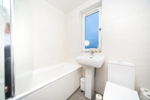 71 Randolph Drive, Clarkston, Glasgow, G76 8AN