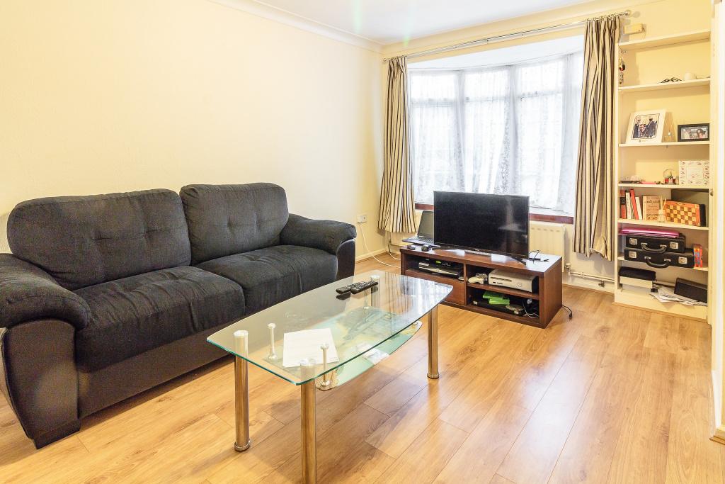 Mayplace Road East, Bexleyheath DA7 2 bed to rent £1,595