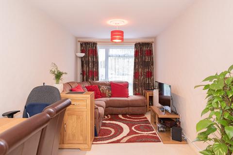 22 Hazelmere Close, Leatherhead, KT22 7XA