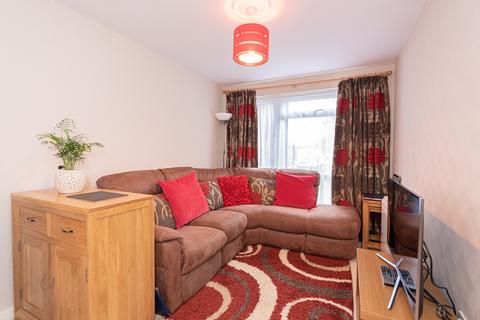 22 Hazelmere Close, Leatherhead, KT22 7XA