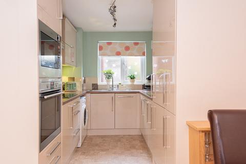 22 Hazelmere Close, Leatherhead, KT22 7XA