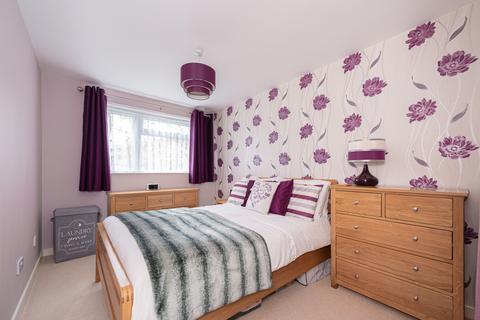 22 Hazelmere Close, Leatherhead, KT22 7XA