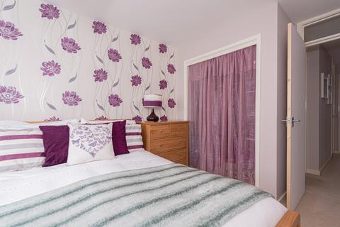 22 Hazelmere Close, Leatherhead, KT22 7XA