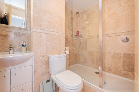22 Hazelmere Close, Leatherhead, KT22 7XA