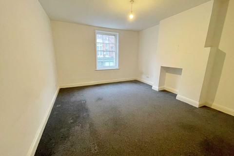 2 bedroom flat to rent, High Street, Rochester, Kent