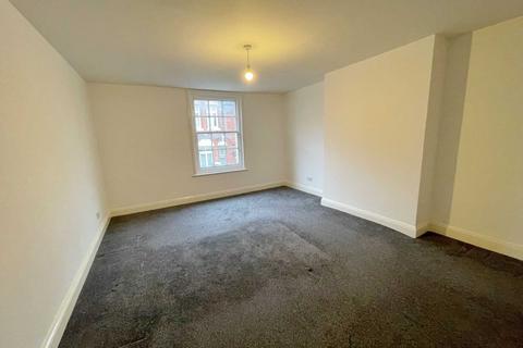 2 bedroom flat to rent, High Street, Rochester, Kent