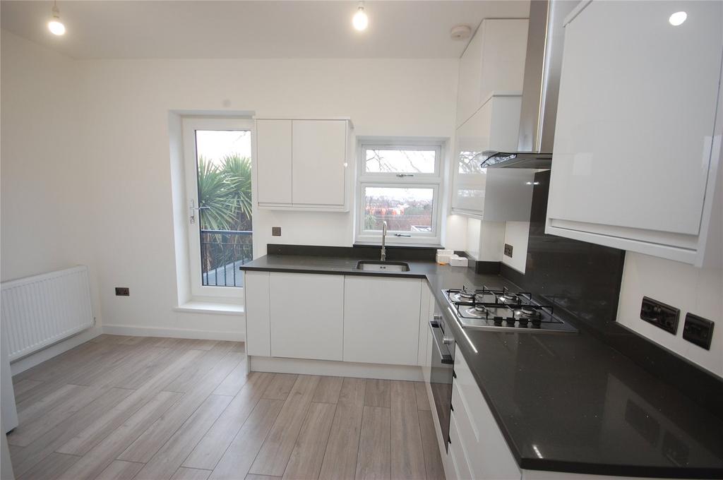 Beaconsfield Road, Friern London, N11 1 bed property £1,400 pcm (£323 pw)