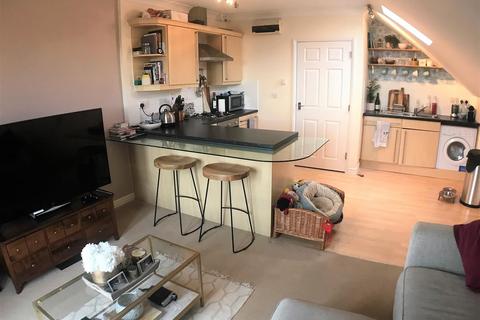 1 bedroom apartment to rent, Lincoln Court, Denham Green
