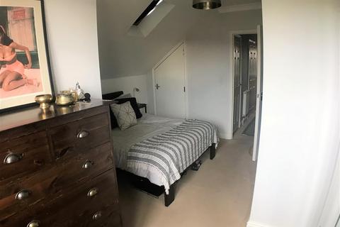 1 bedroom apartment to rent, Lincoln Court, Denham Green