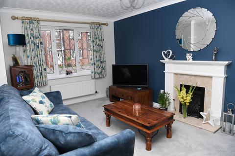 4 bedroom detached house for sale - Hatley Close, St. Neots PE19
