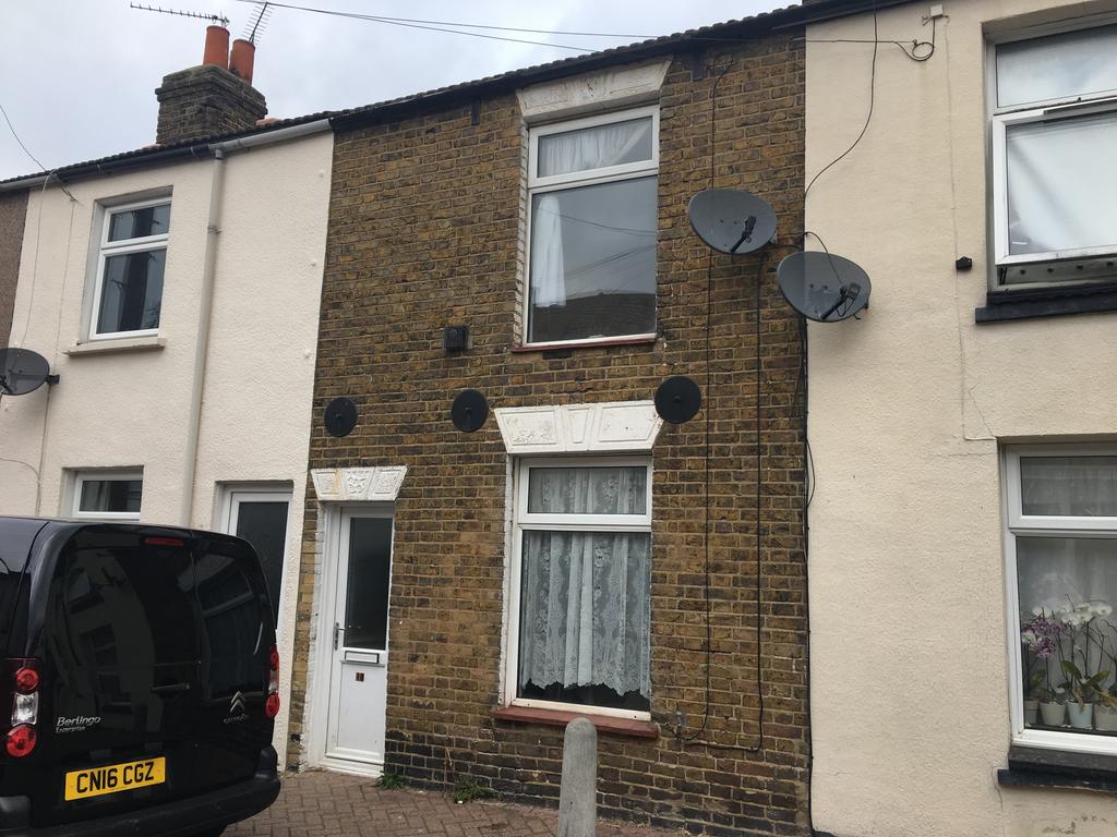 James Street, Sheerness ME12 2 bed terraced house to rent £850 pcm (£