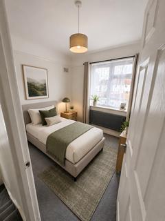 3 bedroom end of terrace house to rent, Becontree Avenue , Dagenham, Essex, RM8