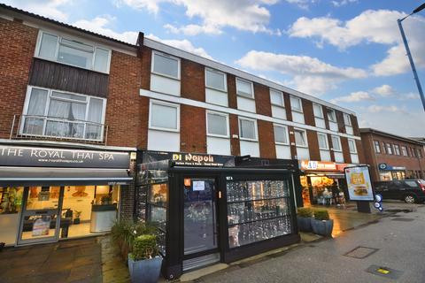 2 bedroom flat to rent, High Street, Potters Bar, EN6
