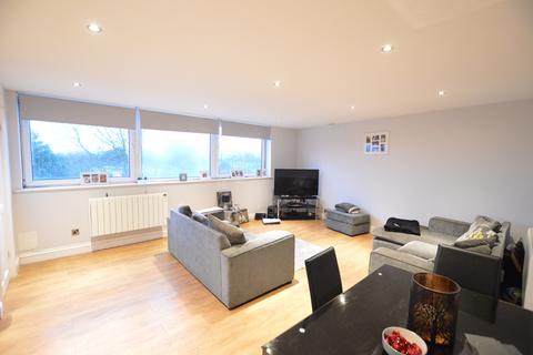 2 bedroom flat to rent, High Street, Potters Bar, EN6