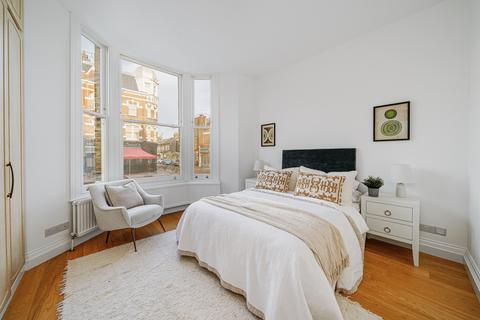 Flat 2, 50 The Grove, Ealing, London, W5 5LG