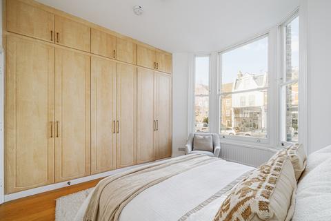 Flat 2, 50 The Grove, Ealing, London, W5 5LG