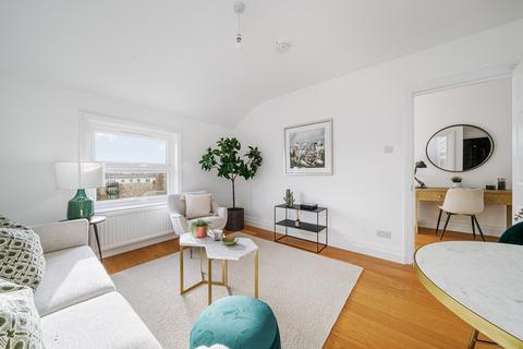 Flat 4, 50 The Grove, Ealing, London, W5 5LG