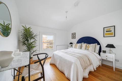 Flat 4, 50 The Grove, Ealing, London, W5 5LG