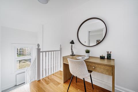 Flat 4, 50 The Grove, Ealing, London, W5 5LG