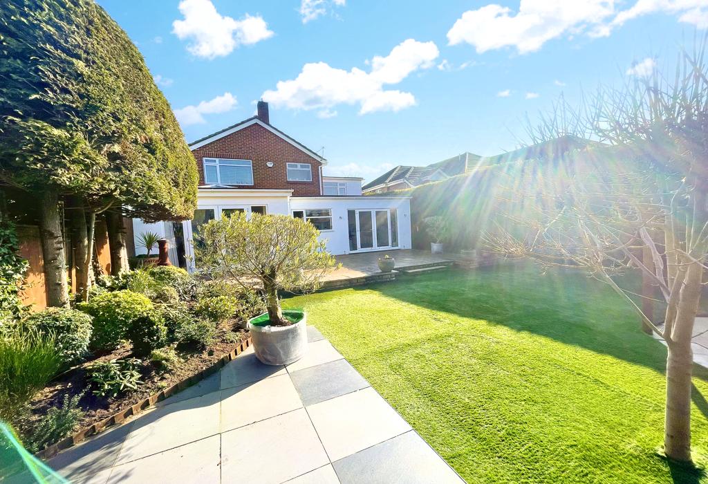 Kinson Road, Bournemouth, Dorset 3 bed detached house for sale £499,995