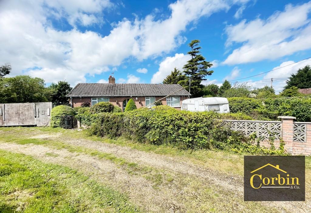 Ringwood Road, Ferndown, Dorset 3 bed detached bungalow for sale £475,000