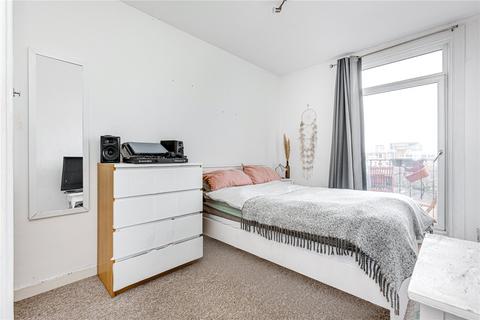 2 bedroom flat to rent, Clarkson House, Maysoule Road, London