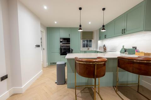 3 bedroom flat to rent, Toynbee Street, London E1