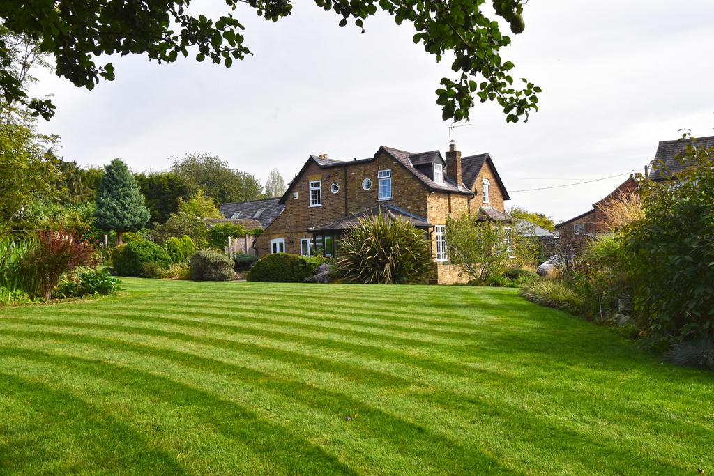 White Stubbs Lane, Broxbourne EN10 6 bed detached house for sale £