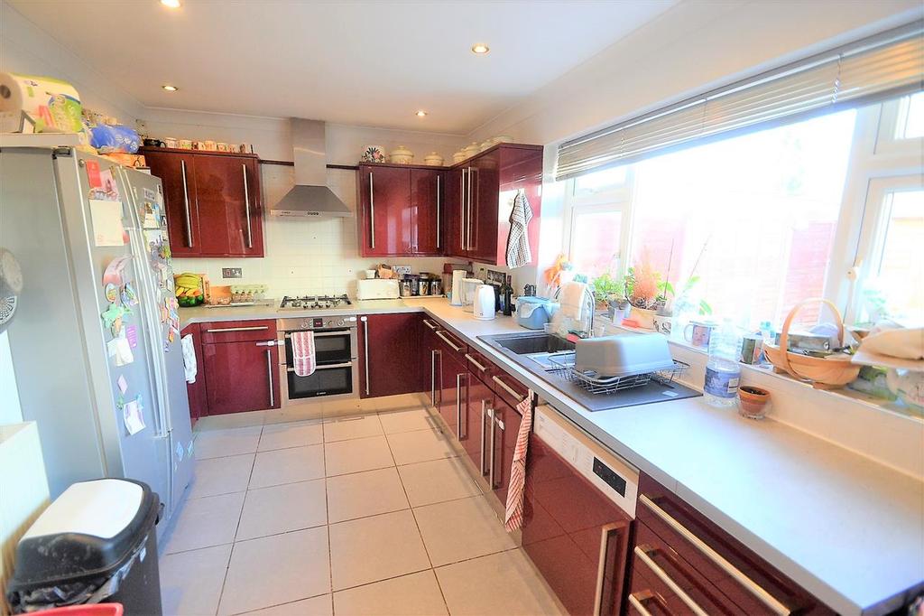 Park Way, Feltham 4 bed semidetached house £565,000
