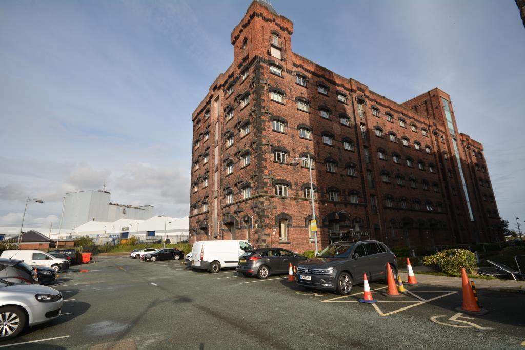 East Float Quay, BIRKENHEAD CH41 2 bed apartment £695 pcm (£160 pw)