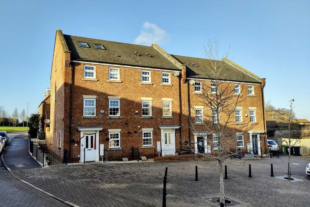 Shearwater Road, Hemel Hempstead 4 bed house £595,000