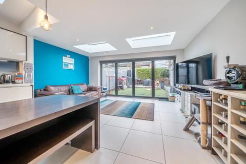 24 Bassingham Road, Earlsfield, London, SW18 3AG