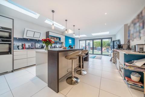 24 Bassingham Road, Earlsfield, London, SW18 3AG