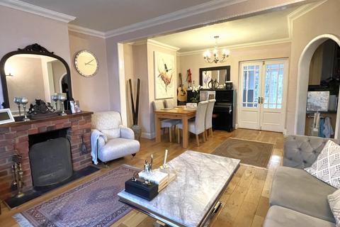22 Copthorne Road, Leatherhead, KT22 7ED