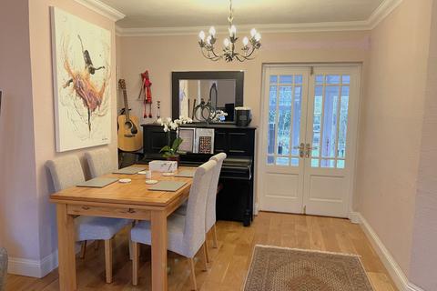 22 Copthorne Road, Leatherhead, KT22 7ED
