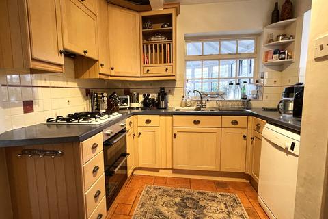 22 Copthorne Road, Leatherhead, KT22 7ED