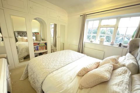 22 Copthorne Road, Leatherhead, KT22 7ED