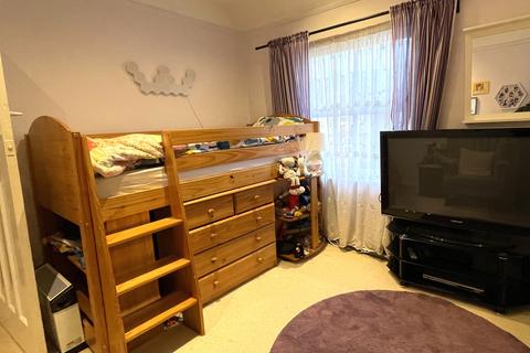 22 Copthorne Road, Leatherhead, KT22 7ED