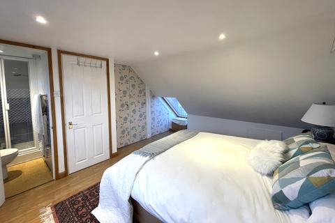 22 Copthorne Road, Leatherhead, KT22 7ED