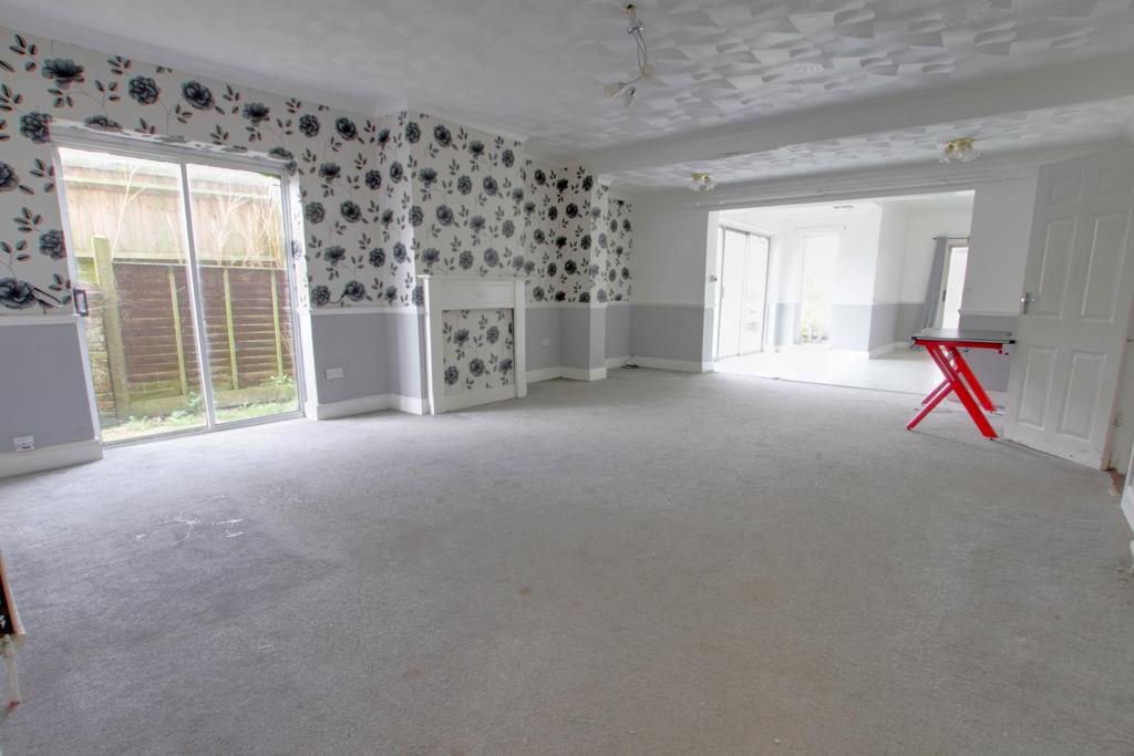 ANMORE ROAD, DENMEAD 11 bed house £950,000