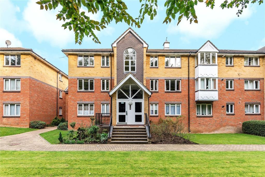 Cherry Court, Hatch End, Middlesex, HA5 2 bed apartment £1,400 pcm (£
