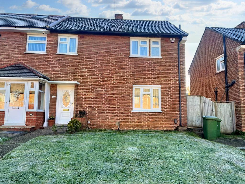 Ellement Close, Pinner HA5 3 bed semidetached house £2,299 pcm (£531 pw)
