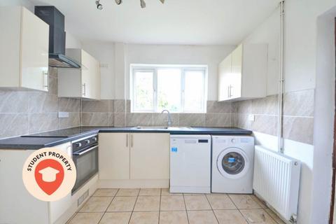 4 bedroom semi-detached house to rent, Landseer Avenue, Lockleaze