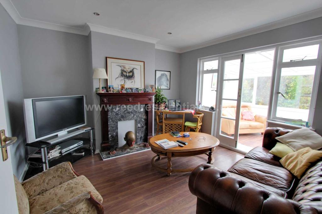 Carlingford Drive, Westcliff On Sea 3 bed semidetached bungalow £