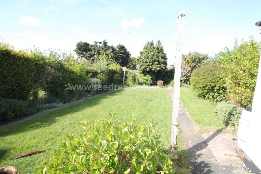 Carlingford Drive, Westcliff On Sea 3 bed semidetached bungalow £