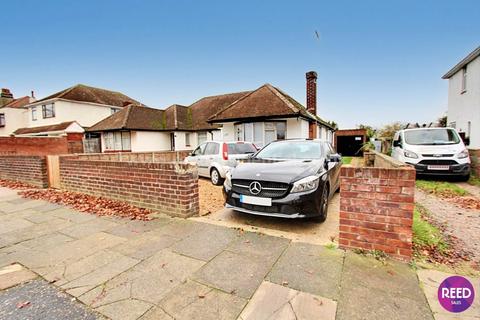 3 bedroom semi-detached bungalow to rent, Carlingford Drive, Westcliff On Sea