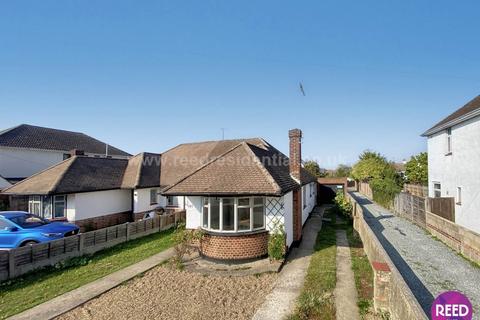 3 bedroom semi-detached bungalow to rent, Carlingford Drive, Westcliff On Sea