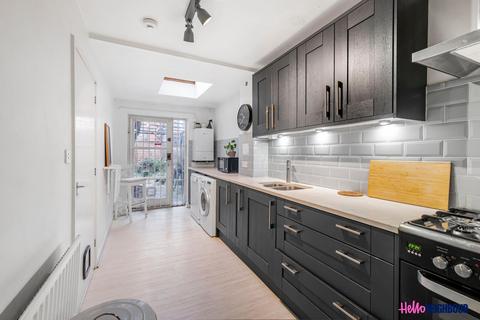 2 bedroom apartment to rent, Dragon Road, London SE15