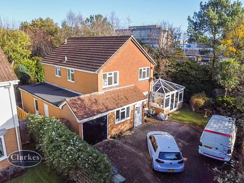 Talbot village spacious 4 bed... 4 bed detached house £1,800 pcm (£