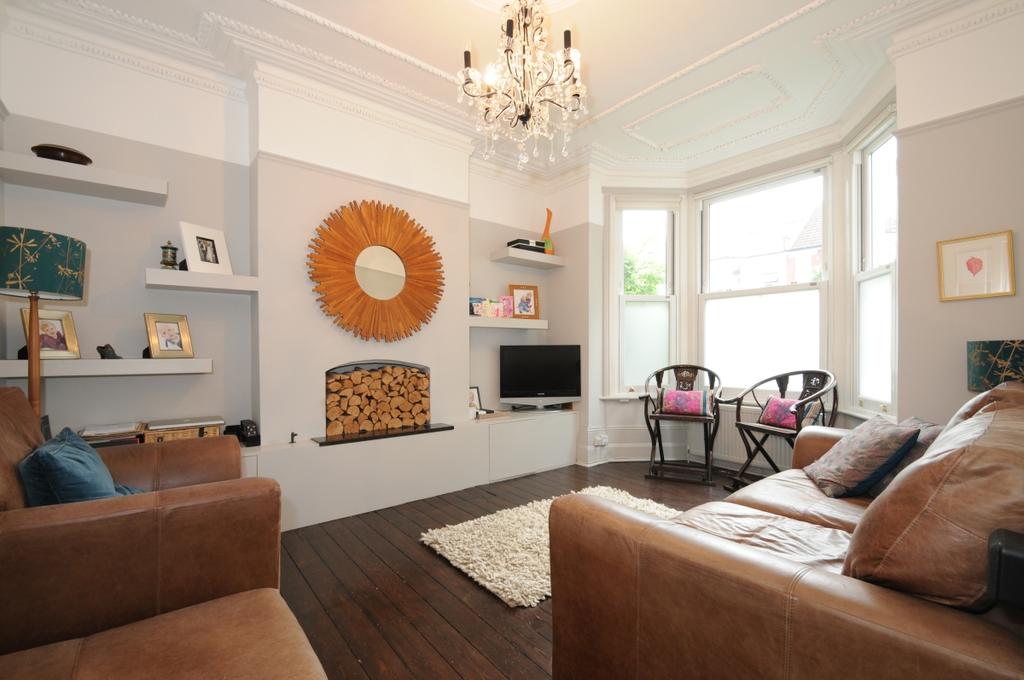 Nelson Road Crouch End N8 4 bed house £3,600 pcm (£831 pw)